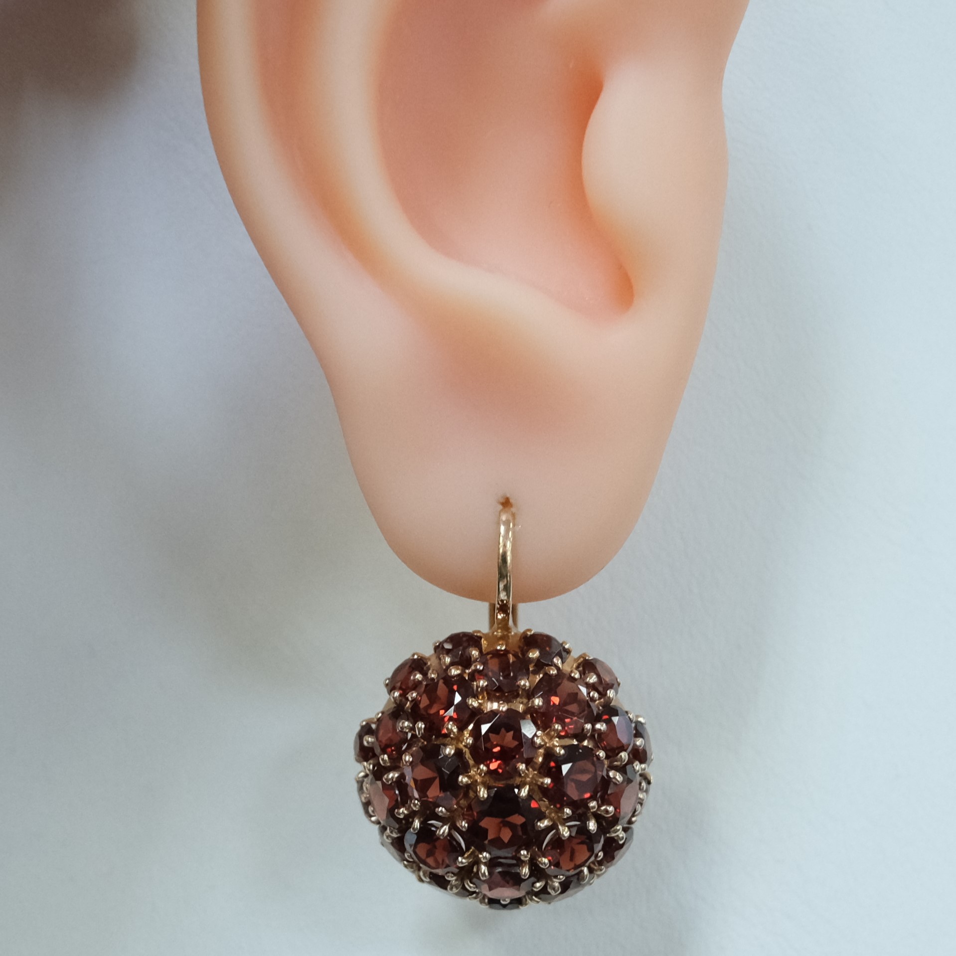 Серьги из золота с гранатами